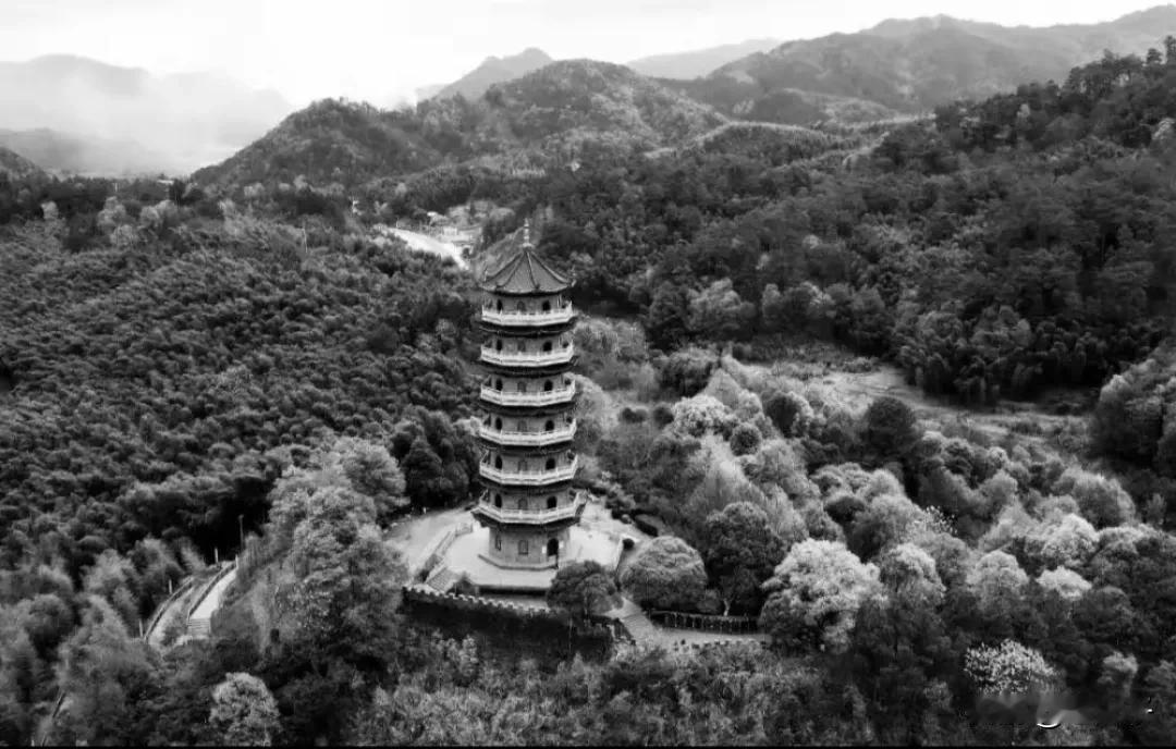 历史上的今天：
1949年5月18日江西省黎川县解放。
1949年5月18日，中