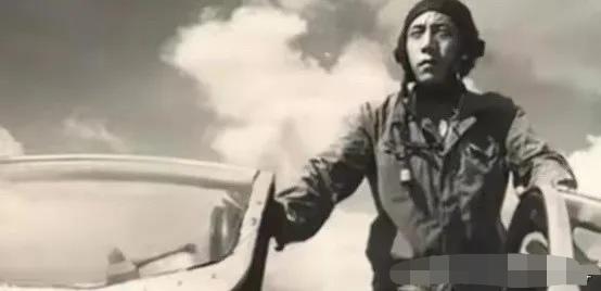 1990年，中国飞行员王宝玉开着飞机叛逃苏联，苏联答应送他去美国，然后给王宝玉戴
