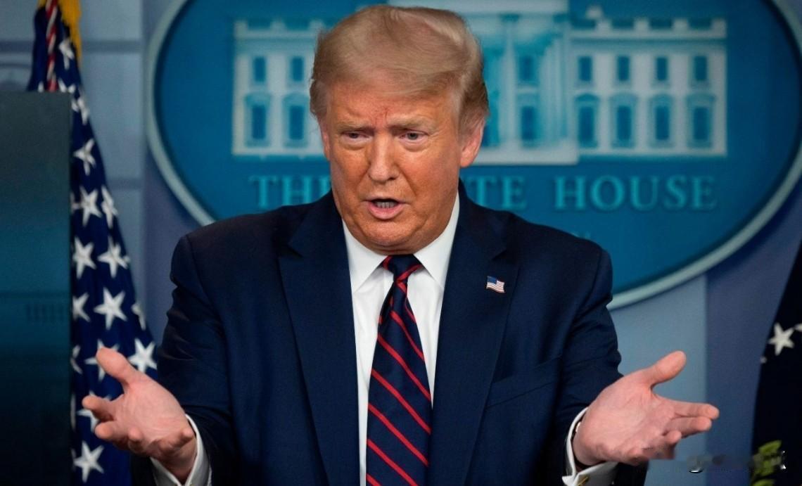 Axios援引美国高级官员的话称：伊朗向一艘美国海军舰艇和一艘商船发射了四架单向