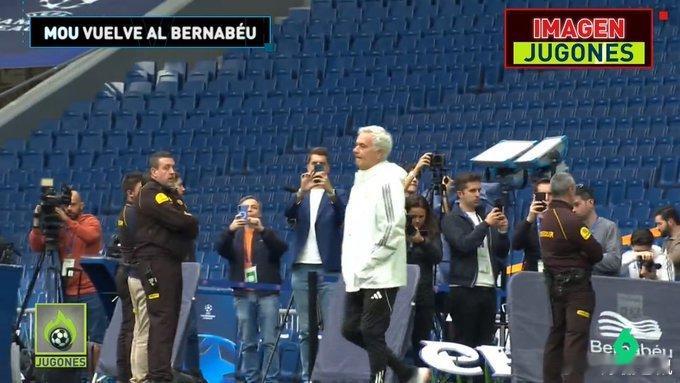 【时隔13年，穆里尼奥再次回到伯纳乌球场】他在首回合吃到红牌，将在包厢内观看比赛