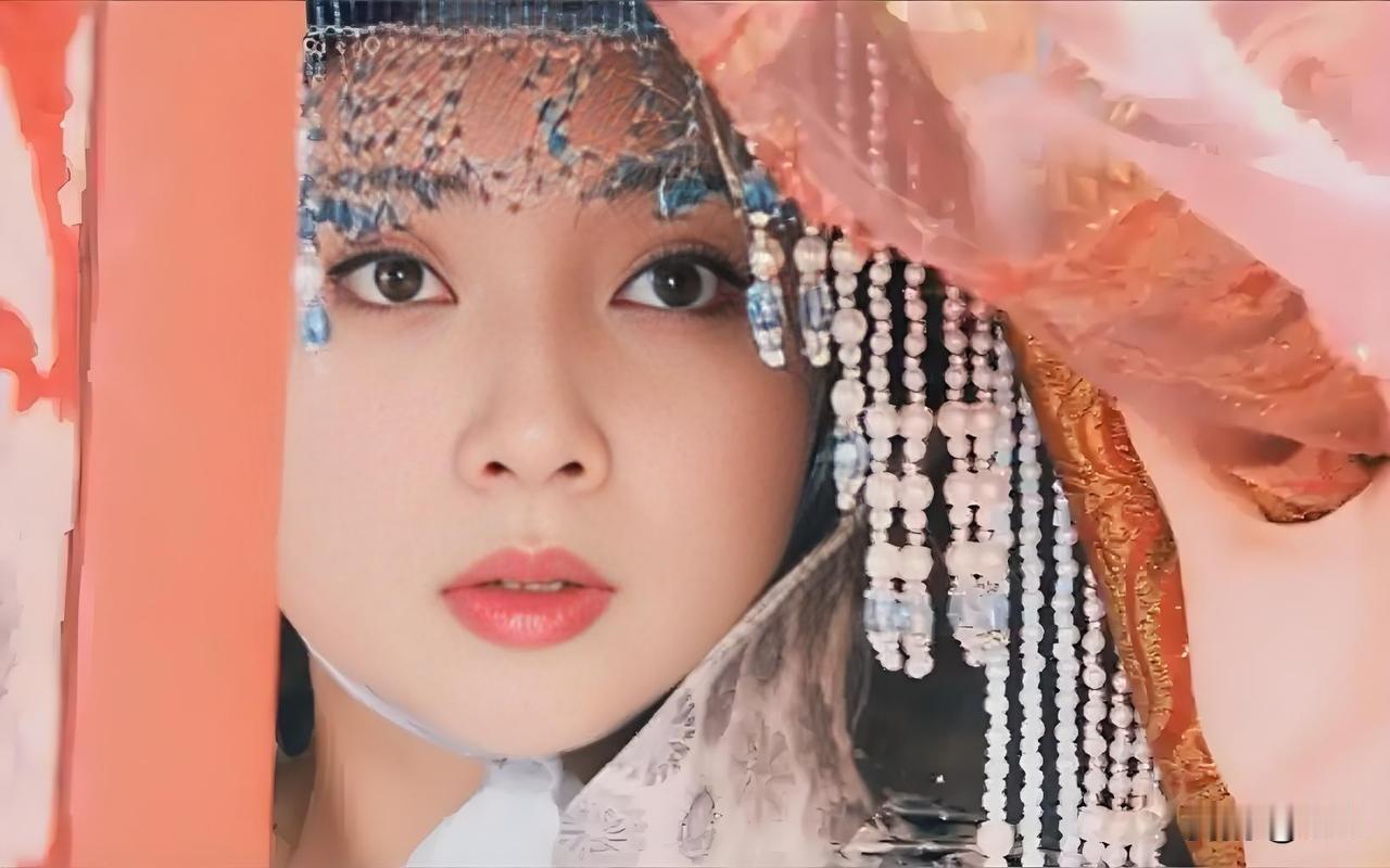 同样是戴“异域珠帘帽子”，殷桃，李彩桦，郭晓婷，李沁，谁美？