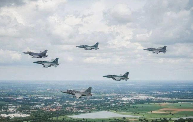 F-16摧毁中国产PHL-03火箭炮！估计泰国军方高兴不了多久，柬埔寨就要买重型