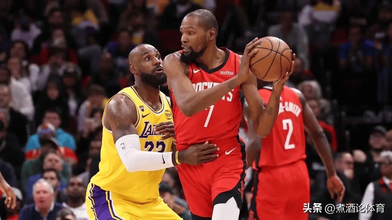 先说杜兰特：

	•	他得分历史级、手感怪，但出球、破包夹、支配球确实不是顶级那