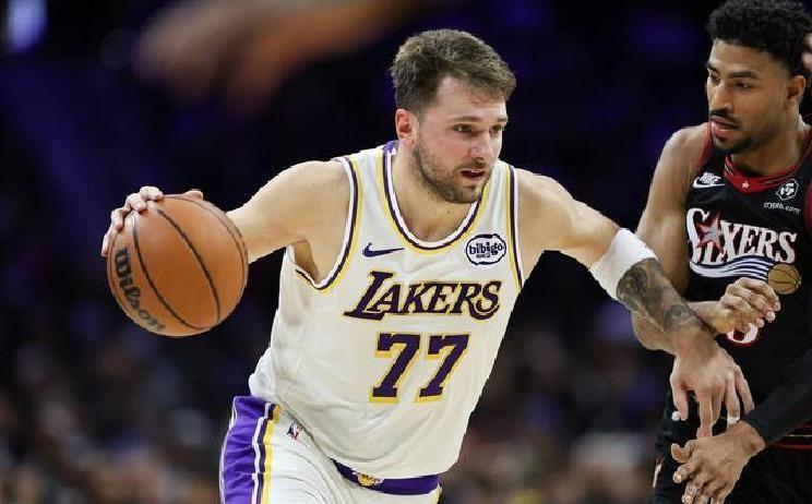 东契奇31+15+11詹姆斯29分关键抢断制胜恩比德仅21中4湖人擒76人
不出