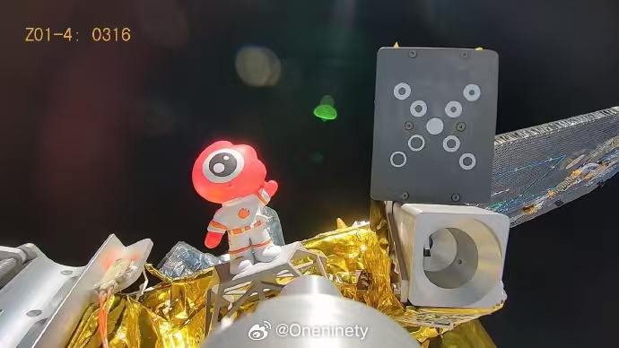 【微博、联合开启微博大眼仔太空之旅】微博“大眼仔”手办随卫星升空，社交媒体平台携