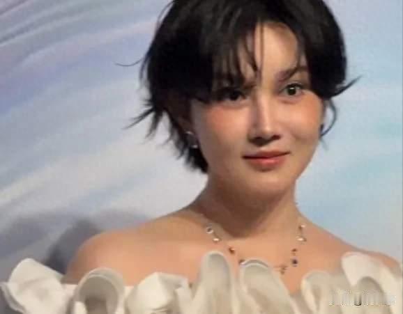 37 岁陈小纭再因长相登热搜，镜头下，女演员的容貌有多难