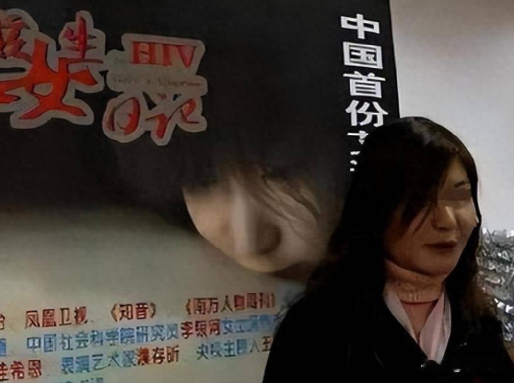 1982年，朱力亚出生在西安一个普通工人家庭。父母勤恳朴实，家庭氛围温暖和睦，让