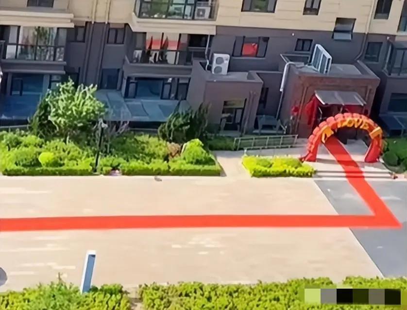 《悲剧本可避免？24岁女教师新婚当天从7楼一跃而下，生前曾发文：“其实并不想结婚