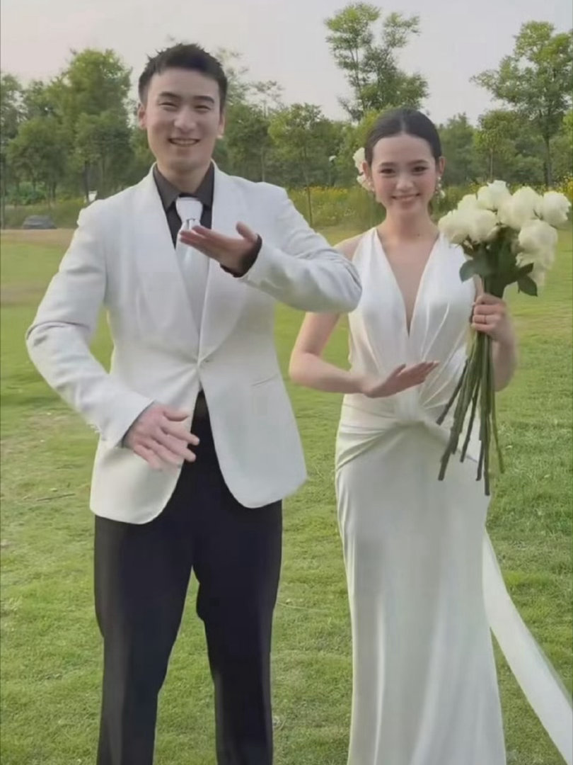 国乒又爆甜蜜大瓜 ！王楚钦好兄弟牛冠凯官宣结婚，刚回国就晒婚纱照，幸福直接溢出屏
