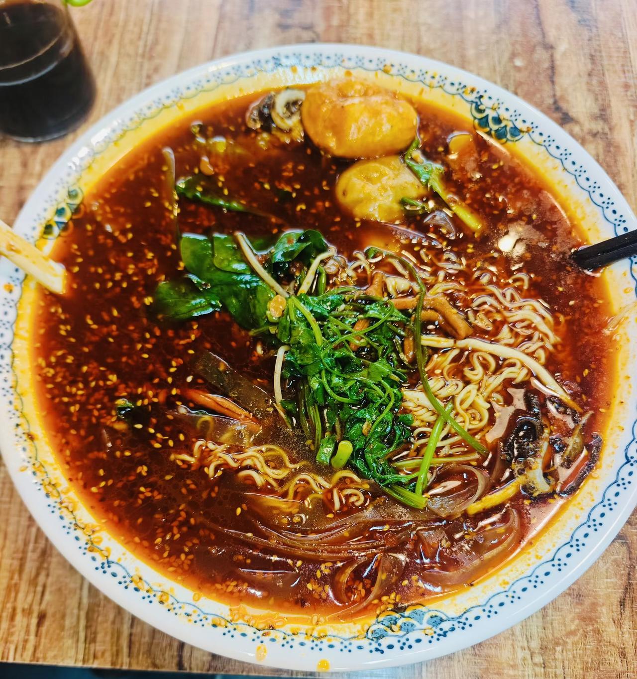 芜湖东郊路“陈姐麻辣烫” 巷寻芜湖味！
📍藏在东郊路烟火里的陈姐麻辣烫，是老芜