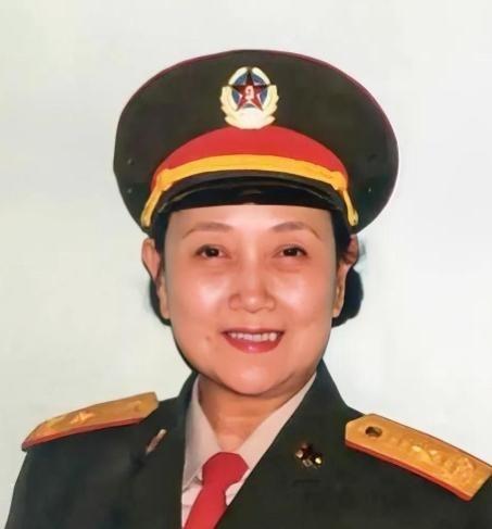 1966年，八一厂已经很乱了，当时厂里私底下流传着一句话：“男的，不如女的，老的