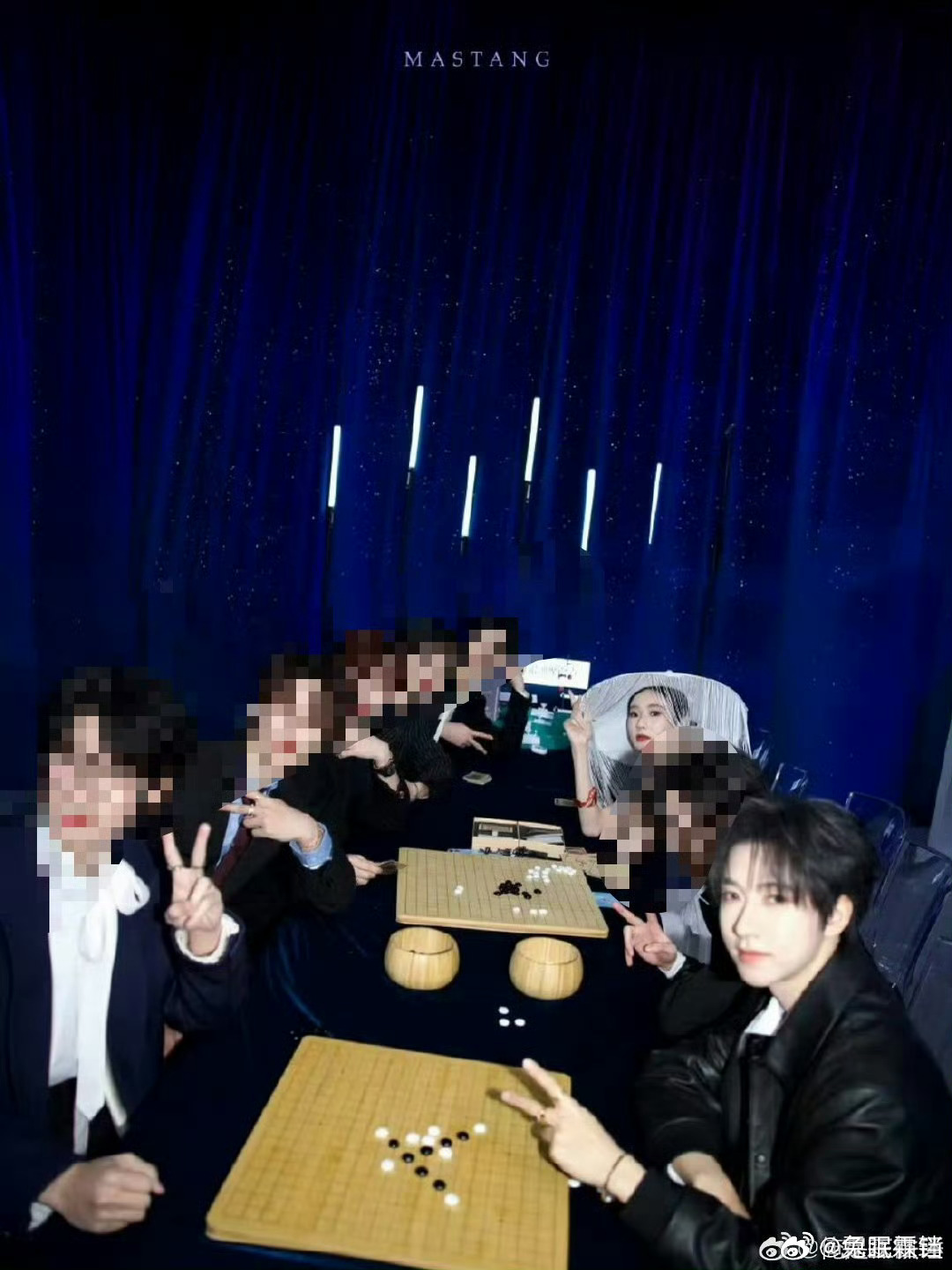 张艺凡让时代少年团参见公主二公主很美丽 峻霖帅得很突出