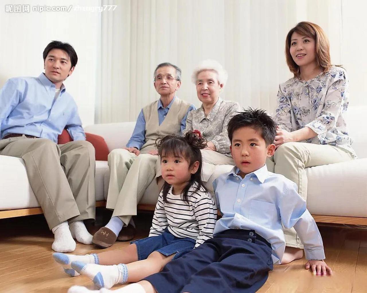 独生子女好还是孩子多好？
       我认为，要看所处时期和家庭实际情况。
 