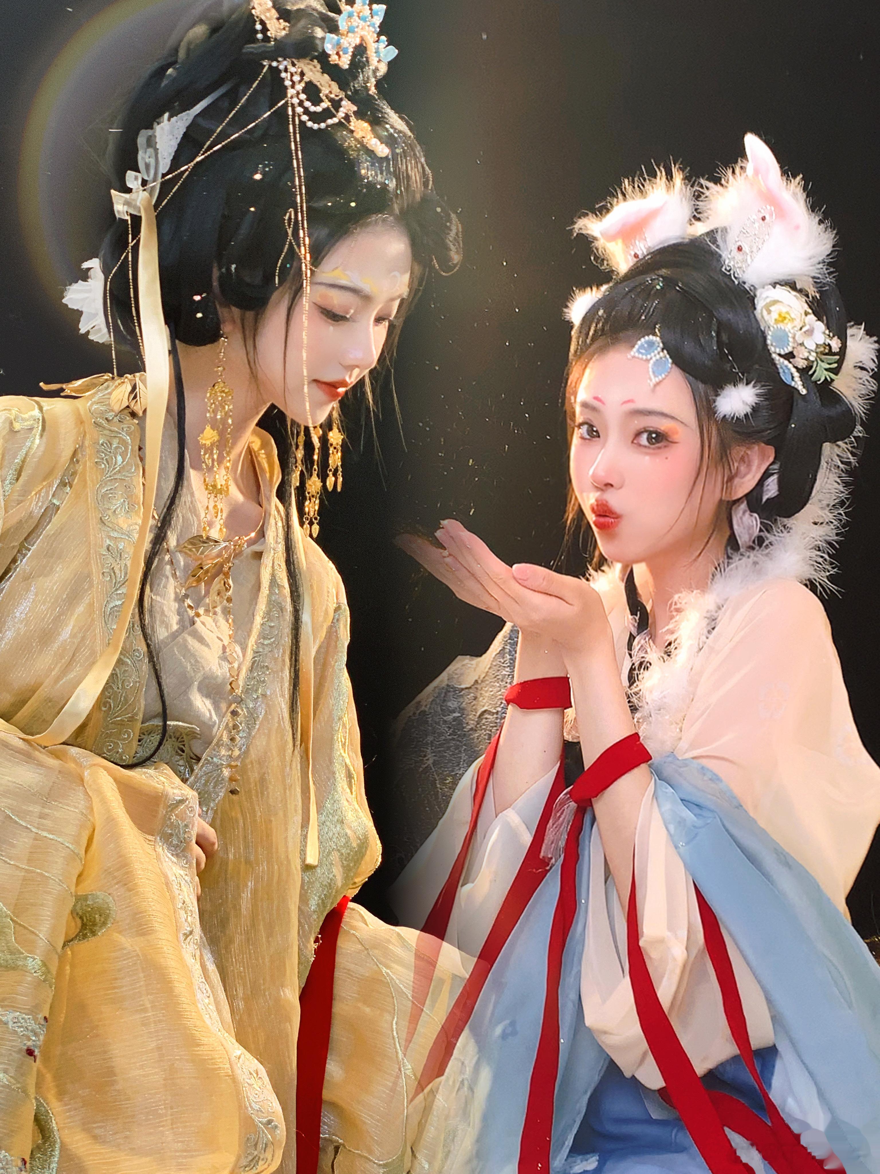 #汉服[超话]# 中秋快乐朋友们//#中秋广寒宫团建#两组花絮一起发，那么正片啥