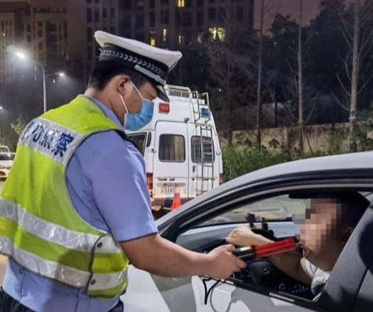 【#辅警为醉驾男子替换送检血样获刑#】7月14日，据中国裁判文书网消息，山东泗水