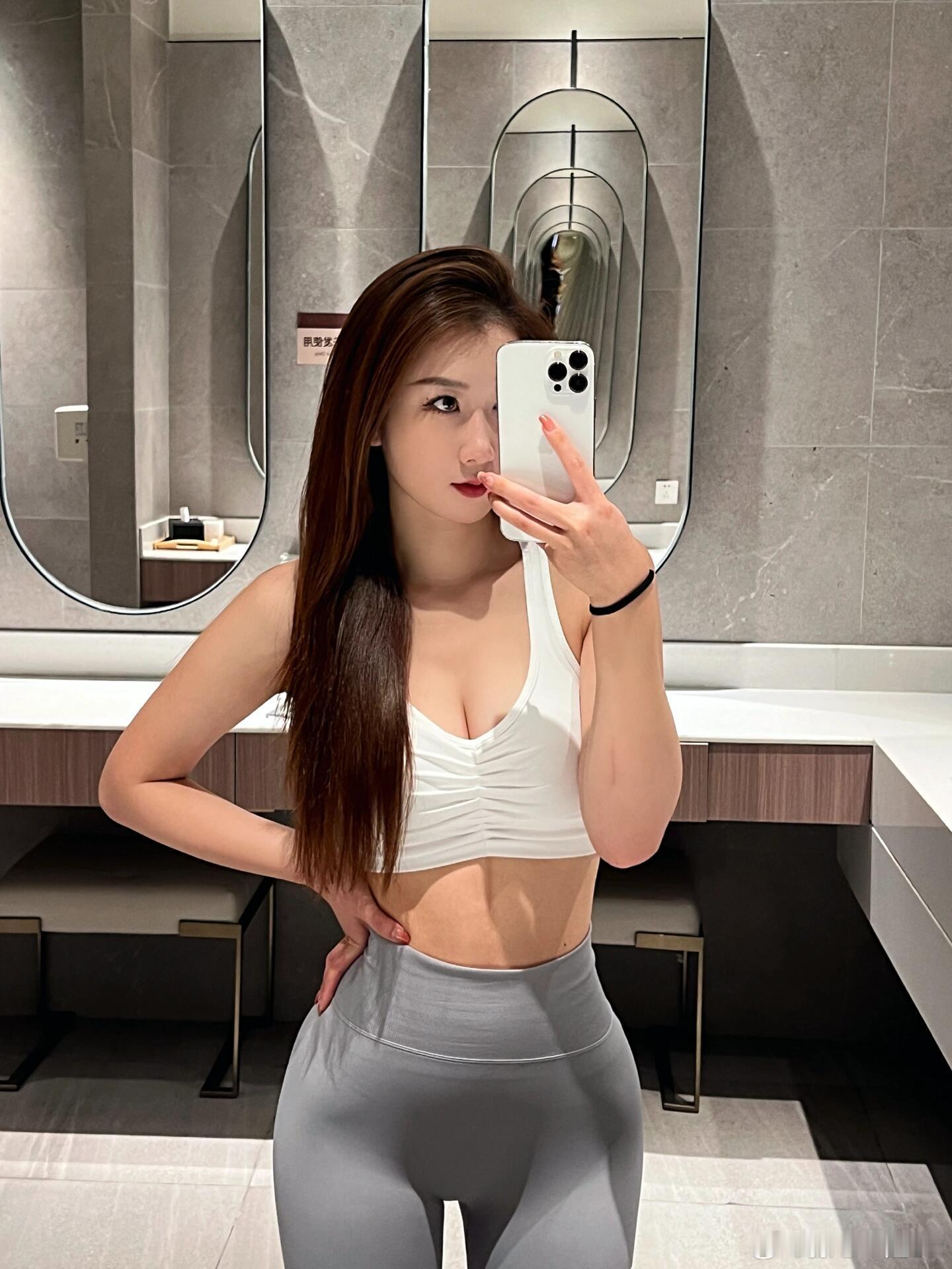 只要我刻苦锻炼，就会有🍑臀 ​​​