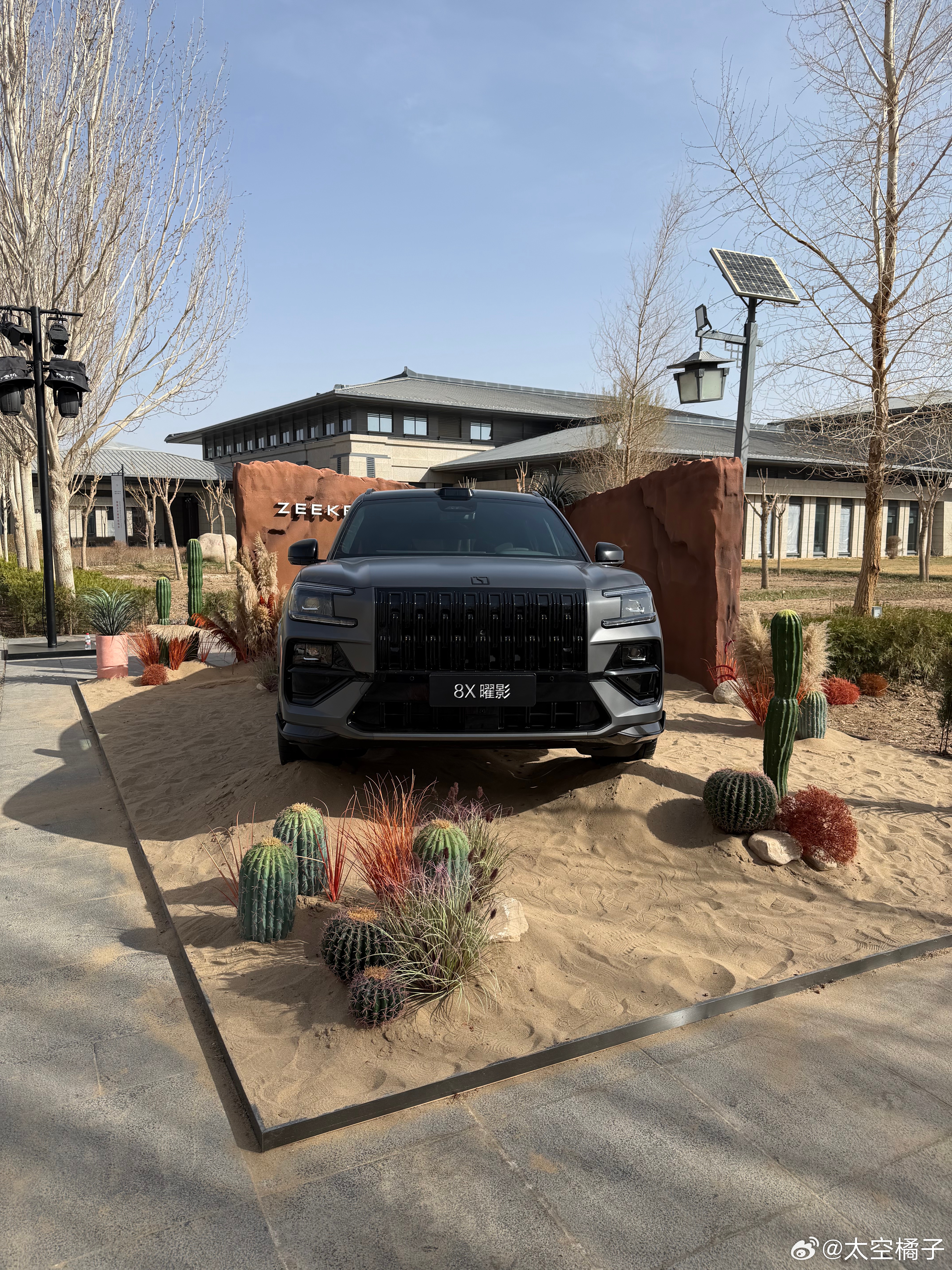 其实极氪并回吉利之后，整个极氪对销量的要求和期望，而是要好好的打造「高端作品」。