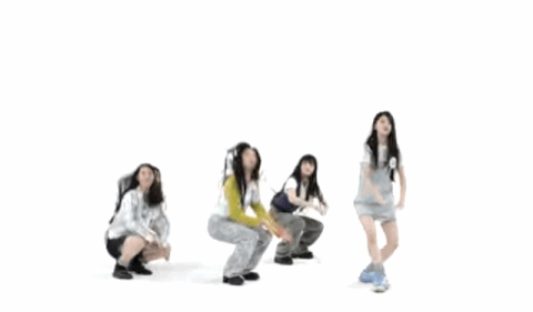 #ILLIT实力# 妹妹们要不还是再练练吧[允悲]跳的不太流畅啊[允悲] ​​​