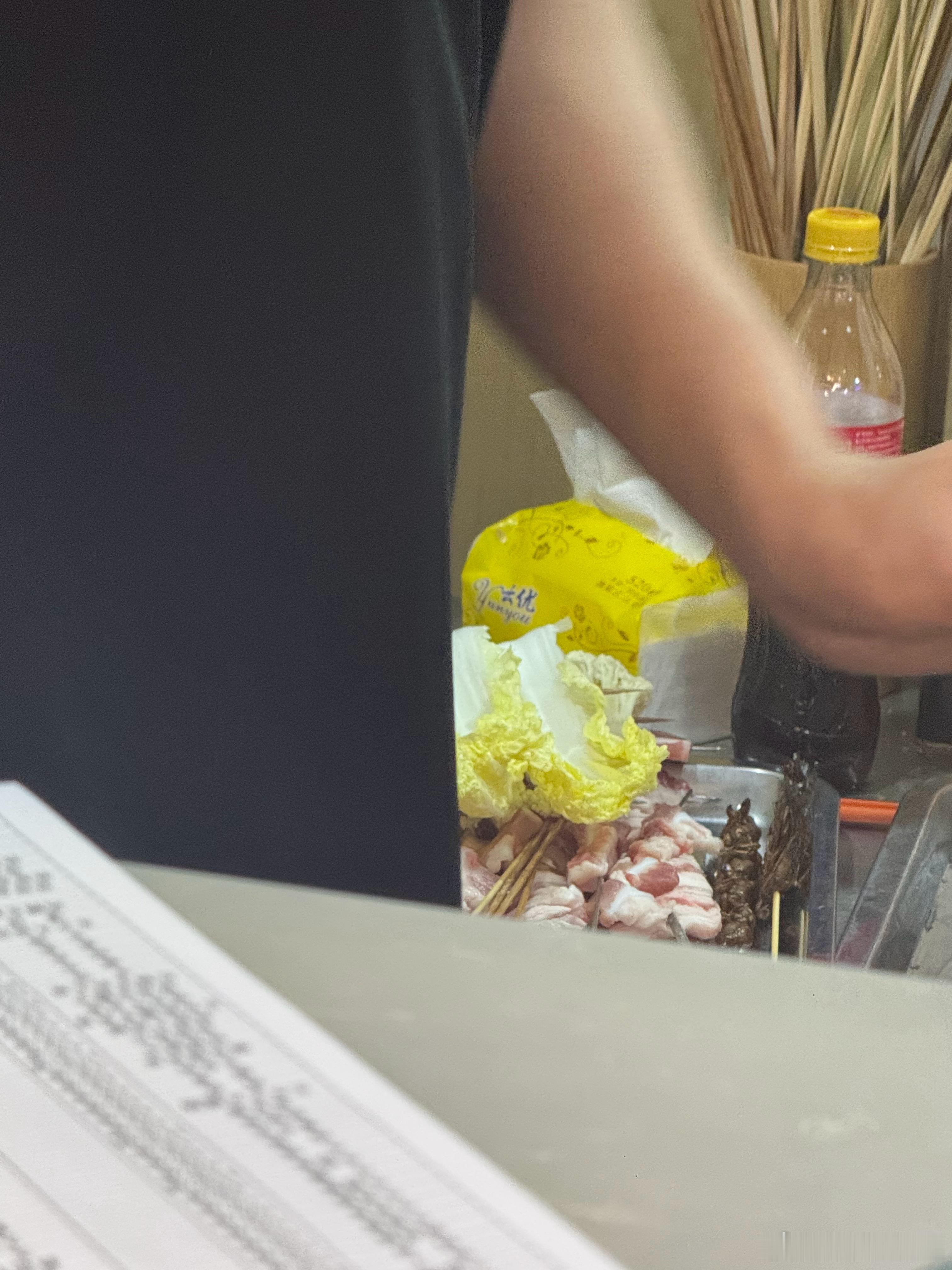 做梦 梦到一个很作很作的天菜 我跟她有5年没见了我是她和她男朋友介于结束前的闯入