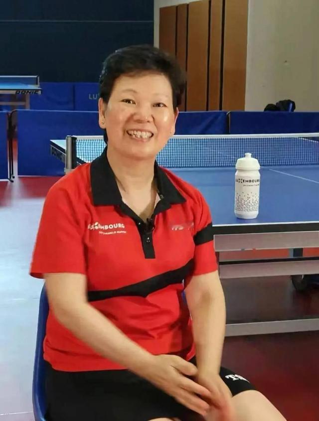 倪夏莲是乒坛“常青树”！现年63岁的倪夏莲，仍然搏杀在乒乓球赛场上，宝刀不老，斗