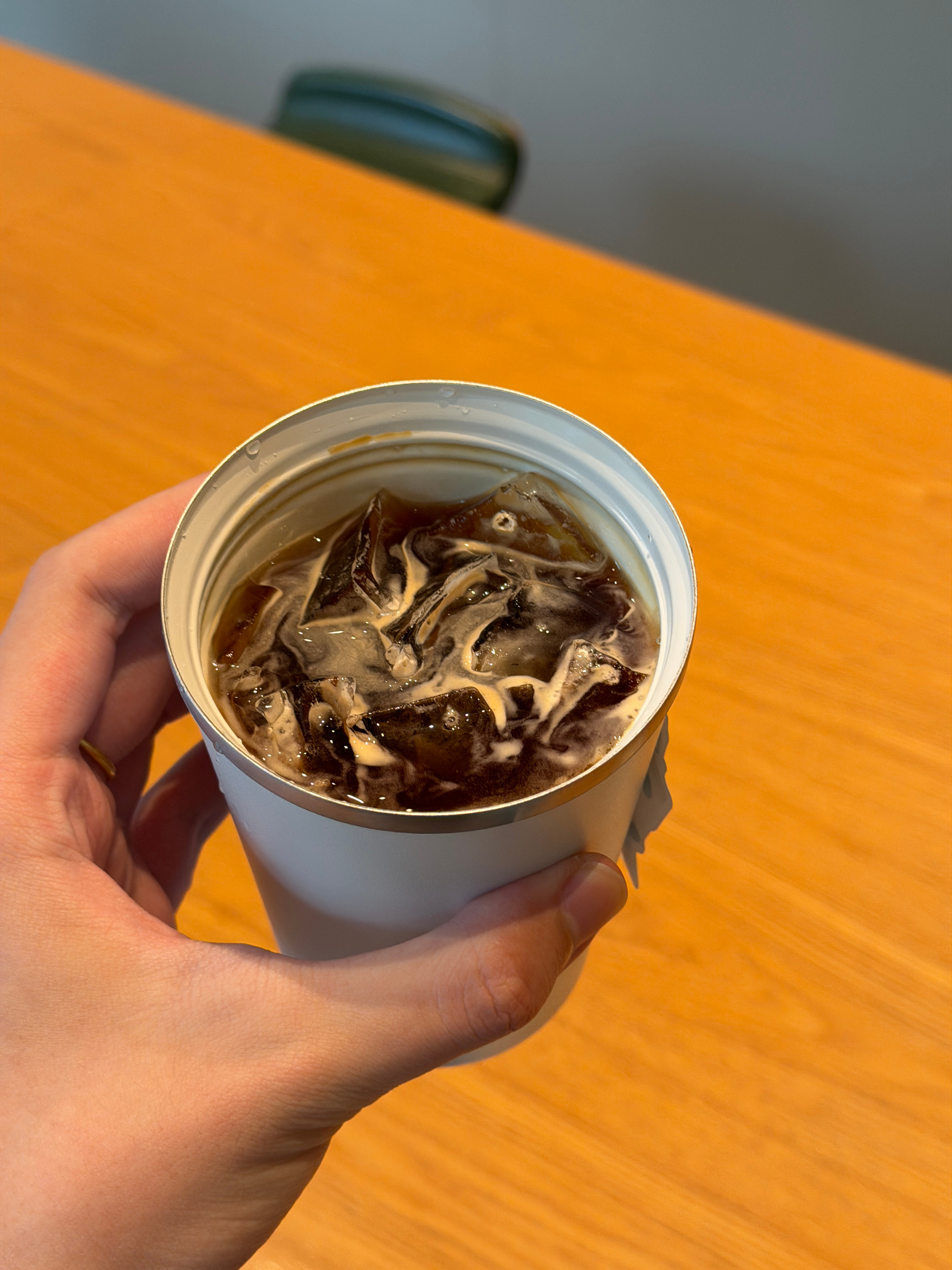 星巴克免费咖啡地球日🌏get楼底下超级多人！简直就是杯子开大会👏 