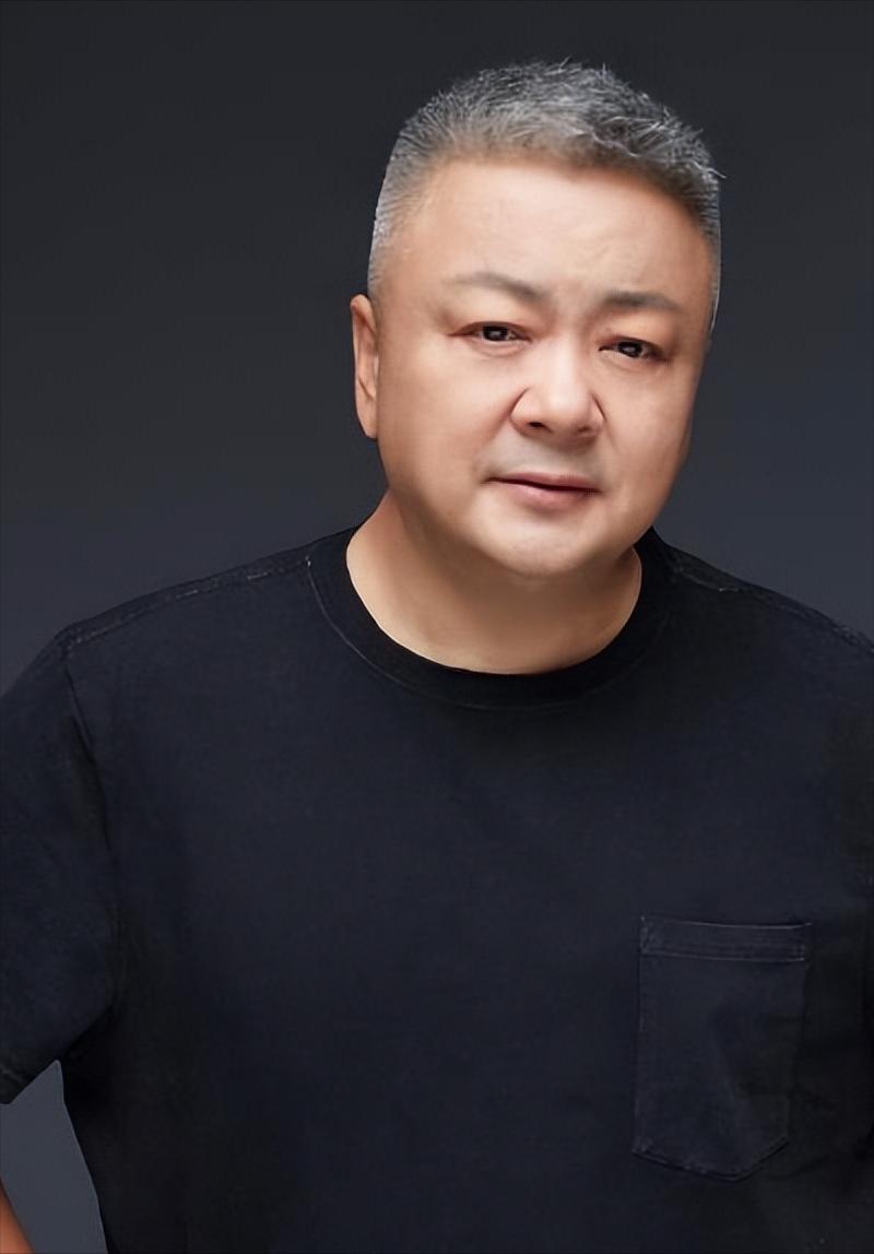 演员，闫妮说，还没有离婚的时候，我和洪剑涛排练小品，弄了半夜，太累了，我倒头就睡