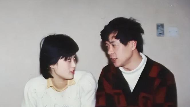 1982年，刘晓庆到南京演出时，遇到了在当地拍戏的迟志强，晚上喝了几杯酒后，刘晓