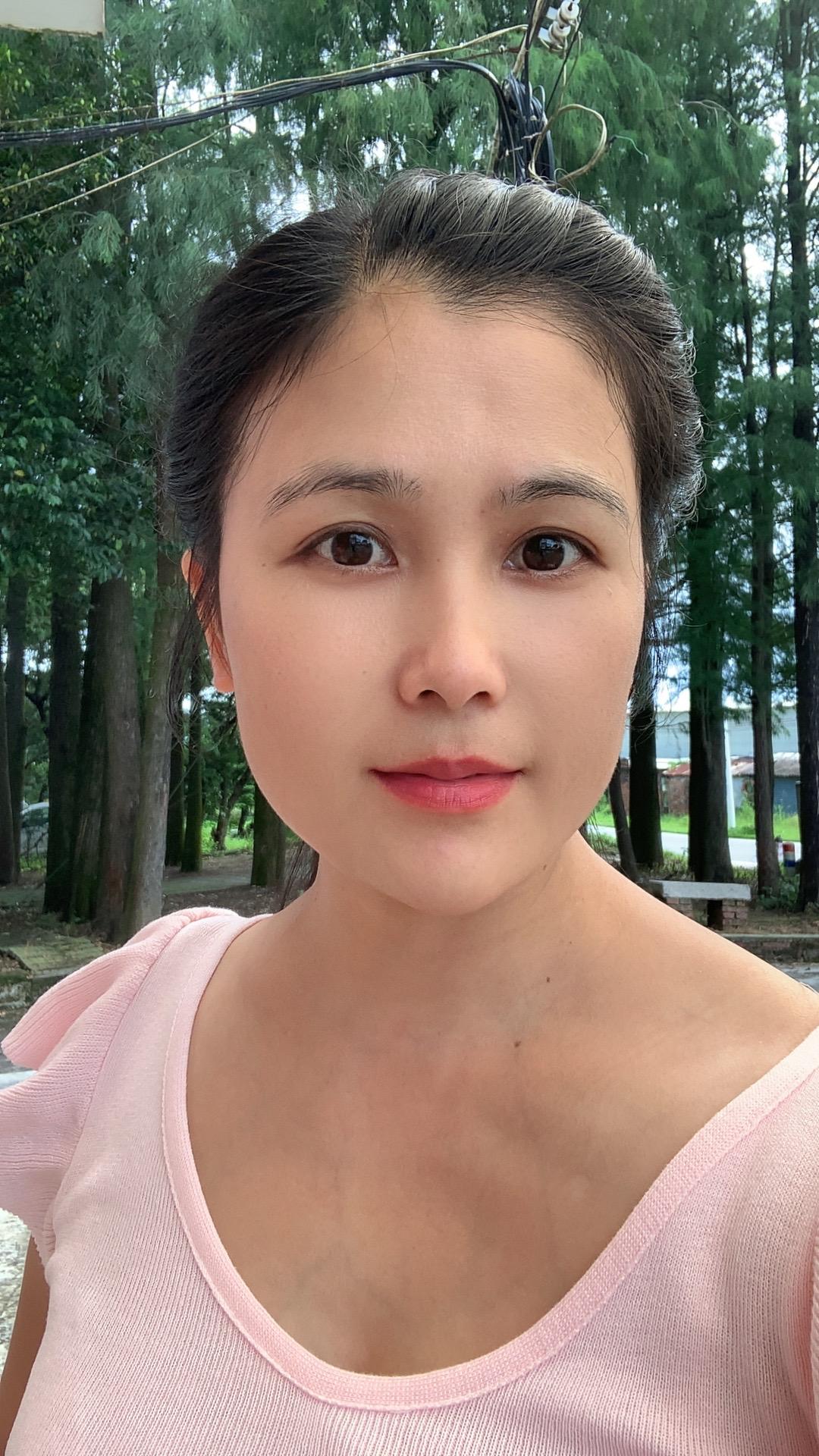 这片小树林够凉爽
