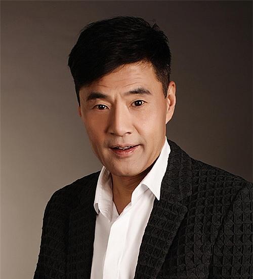 2003年，于荣光父亲确诊肝癌中晚期，医生：“如果不化疗，最多只能活3个月。”于