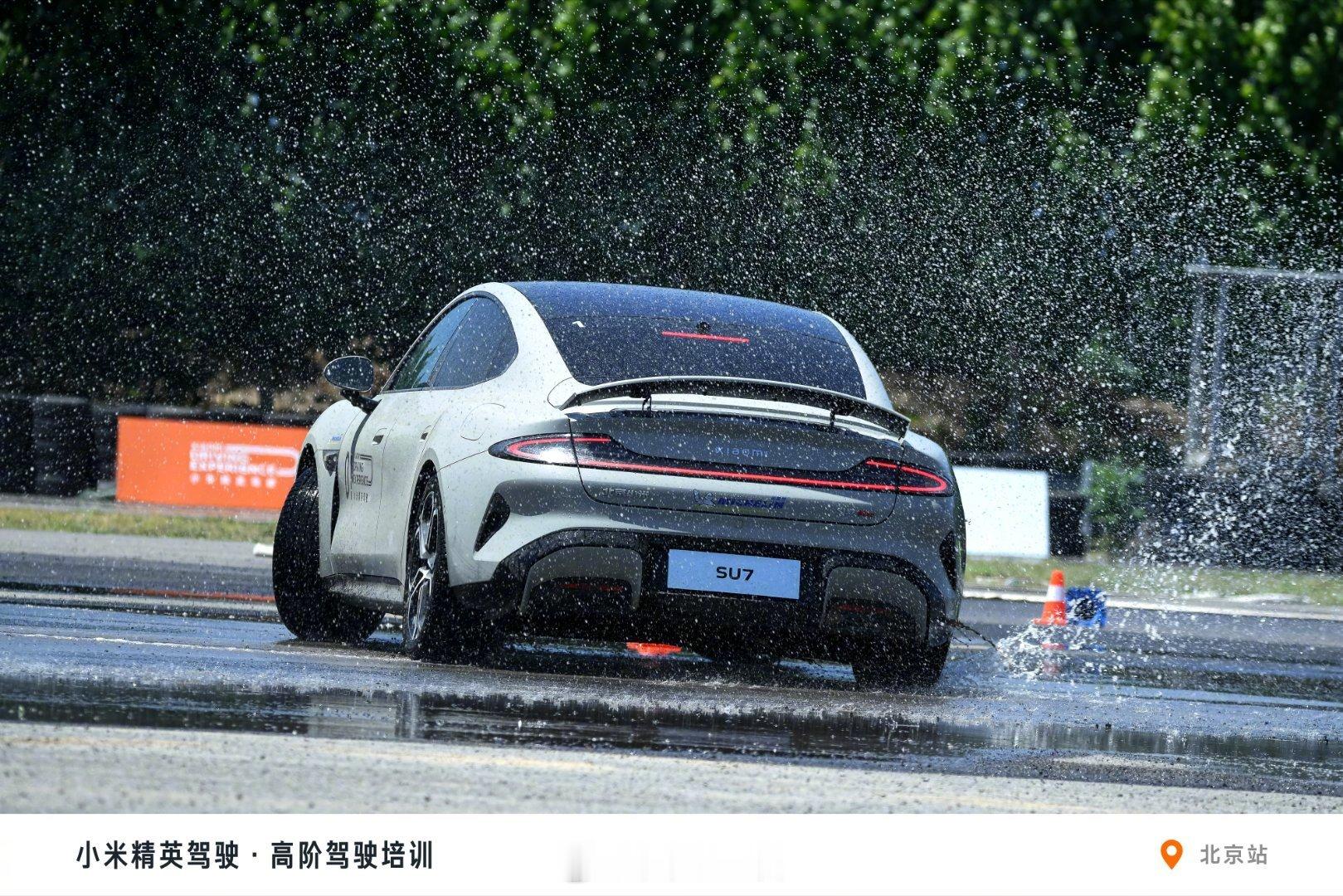 雷军与小米众高管齐为高考加油1、雷军表示：祝所有高考学子 考得全会，旗开得胜！2