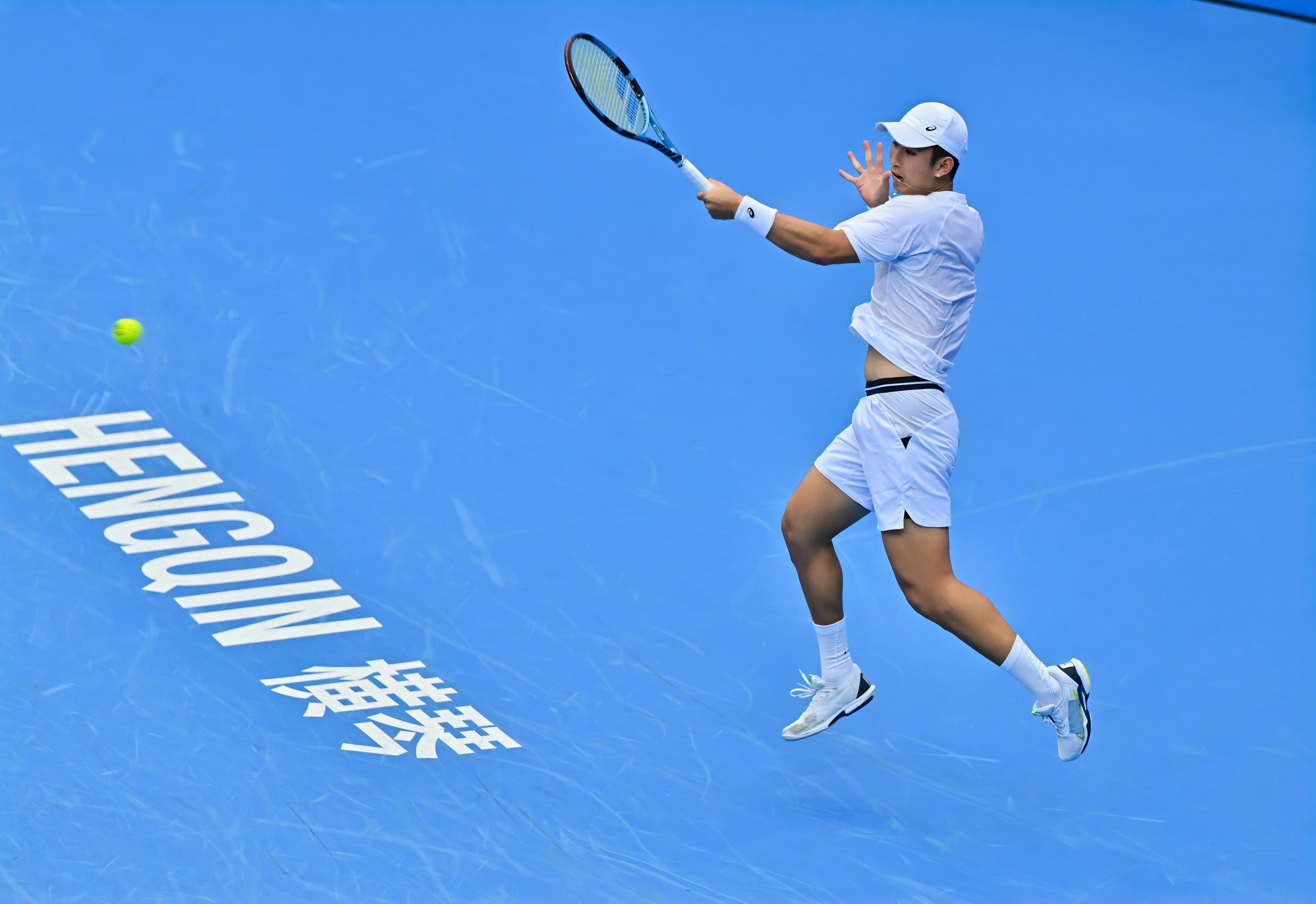 5号种子商竣程3-6、6-4、6-4逆转头号种子布云朝克特，闯入全运会男单四强，