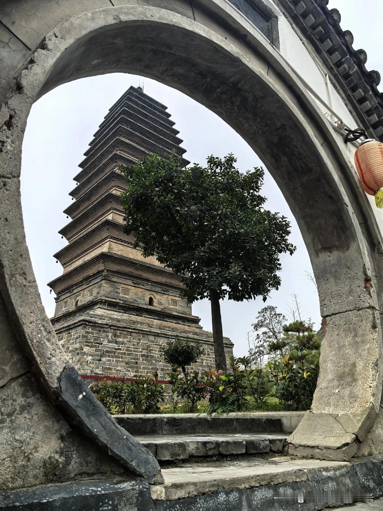 很好奇，为什么人类会建造各种各样的宝塔？这又是哪里的宝塔呢？