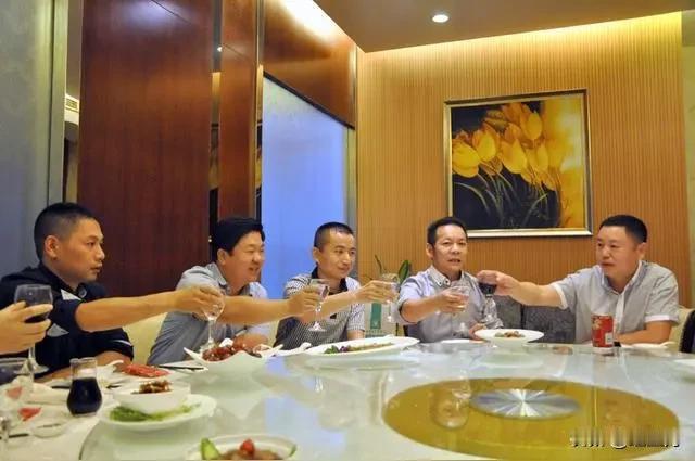 一不小心得罪了友人

       有一交往近二十年的朋友，十天前请一帮熟人聚餐