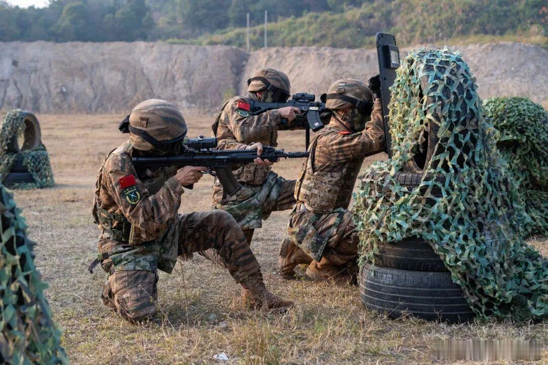 【多图直击！特战队员反恐训练震撼来袭】紧贴特战任务需求，以高强度对抗、高难度课目