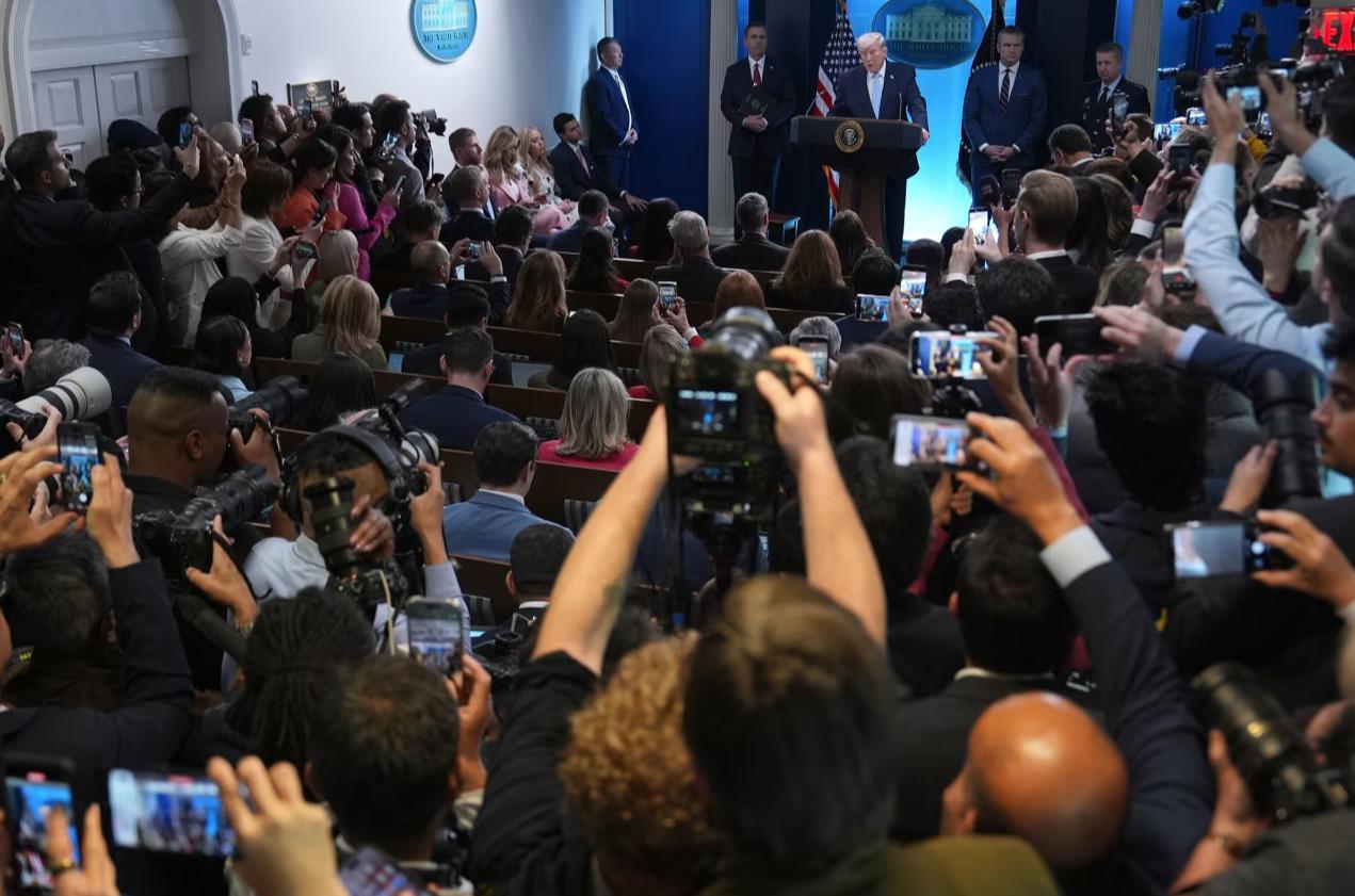 太刚了！伊朗直接亮明底线，谁也别想拿捏！据财联社最新消息，伊朗已经收到了巴基斯坦