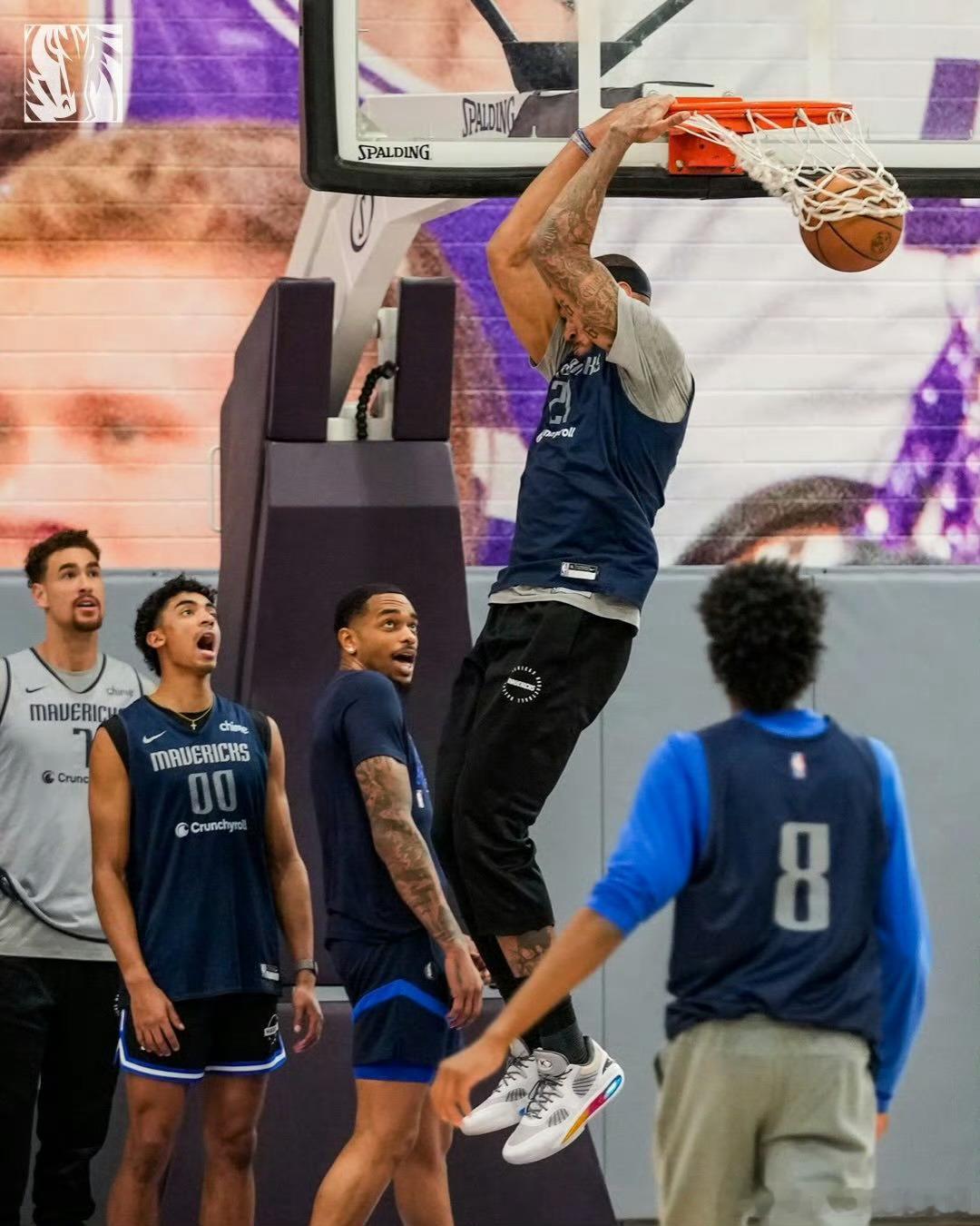 两个都是连败高手！试问谁才能触底反弹？太阳主场出战独行侠，德文布克回来了。这就必