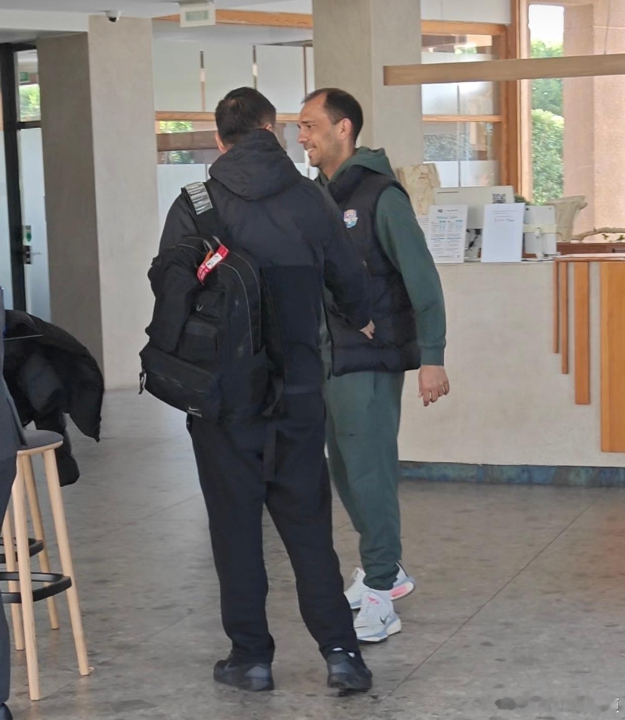 从天津出发算起，历时25个小时，津门虎队辗转抵达了本次西班牙拉练，在阿里坎特下榻