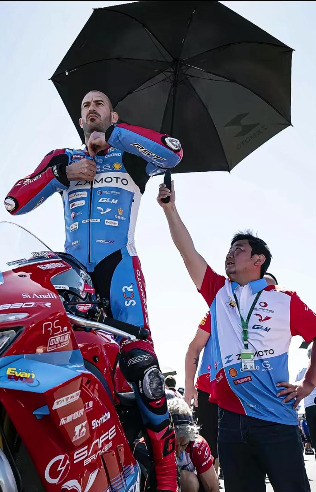 张雪机车夺冠之后，不仅张雪火爆出圈，骑手瓦伦丁也一夜成名，马上就人在国内短视频平