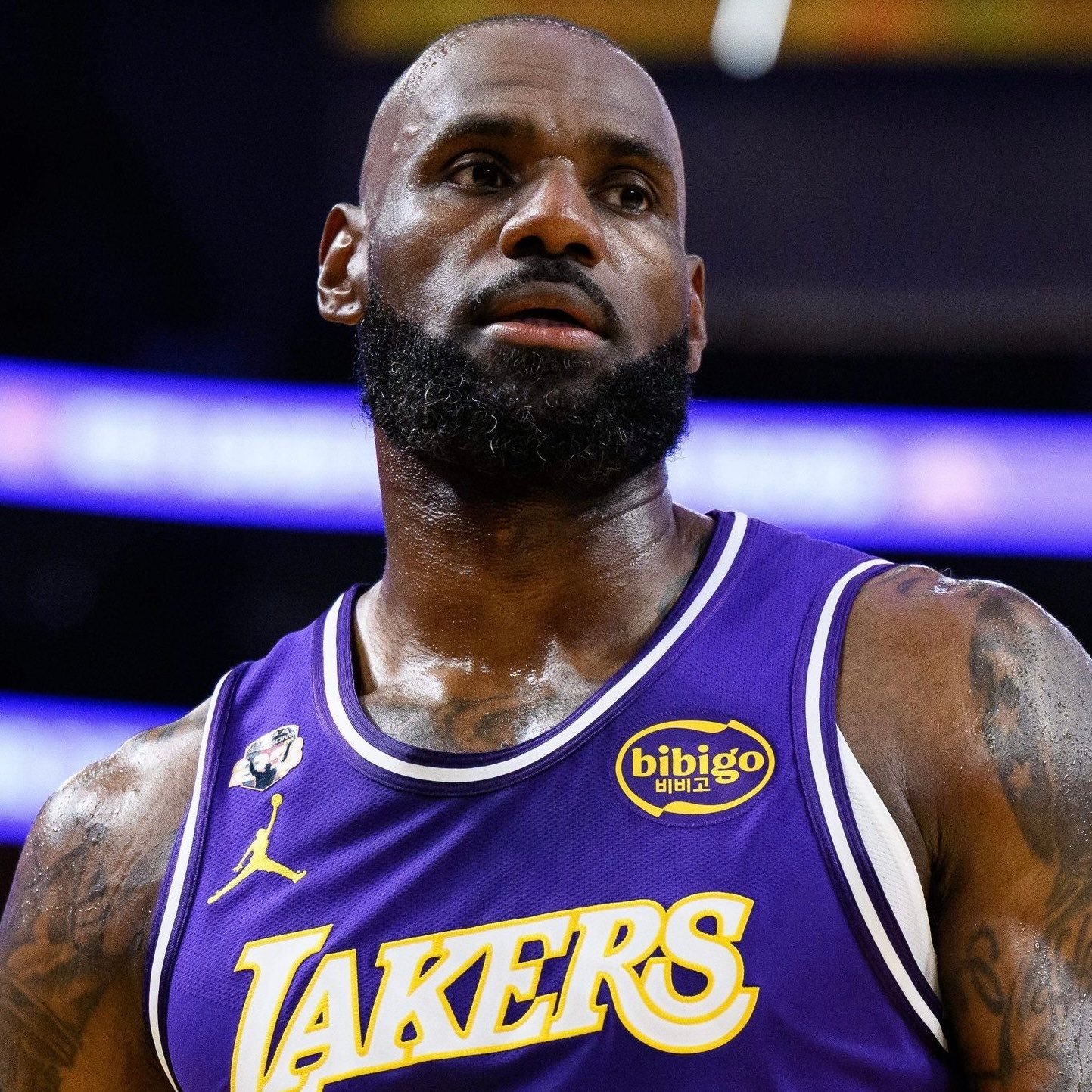 詹姆斯场均出手联盟第一的赛季：0次运动战进球数联盟第一的赛季：5次 