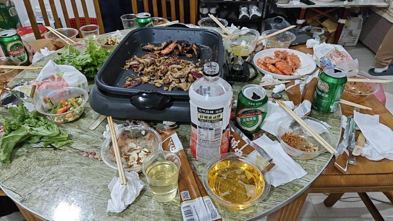 前天喝断片了，一气整了10个小青岛铁罐，330毫升那个。这小玩意儿挺倔啊！把我整