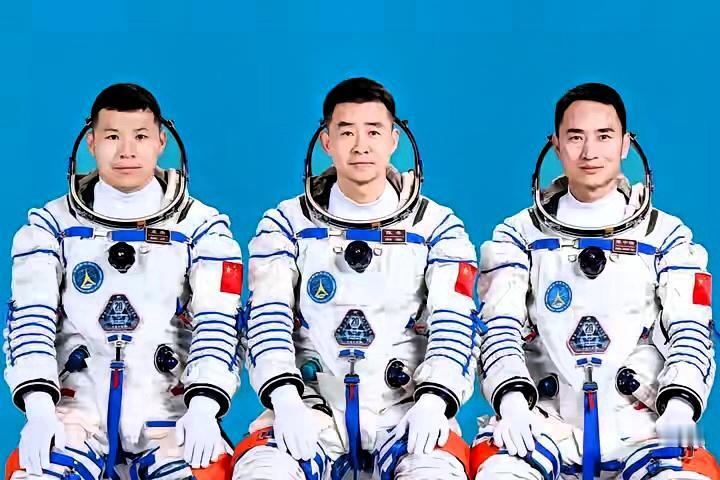 刷屏！神舟二十号英雄今日返程！

陈冬、陈中瑞、王杰三位航天员
乘神舟二十一号奔