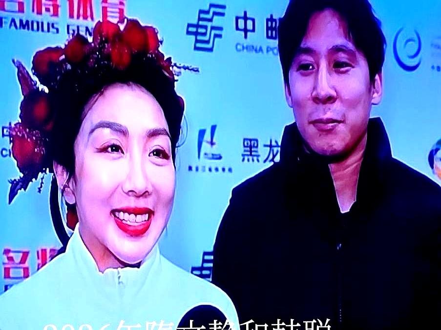 刷到隋文静近照，我愣了三秒：这还是当年冰场上那个圆脸泪人？
 

脸窄了，下颌线