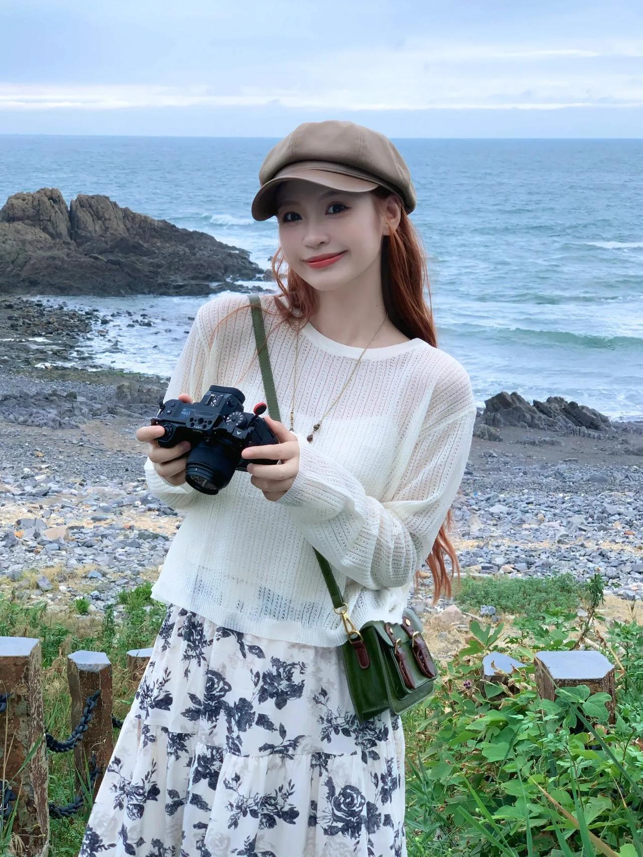 白衣素裙素手扶#海风轻拂心自怡#纯情少女#浪漫穿搭