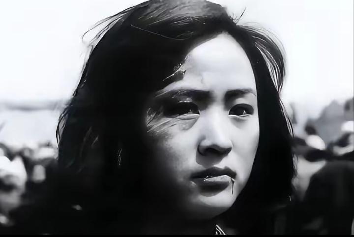 82年不敢忘！22岁巾帼烈士刘耀梅，受尽酷刑誓死守国，让记者含泪颤抖拍照
 
1