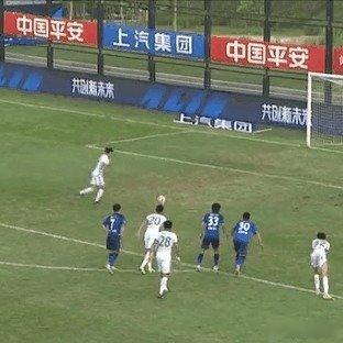 张玉宁点球破门出门为国拼命 回来继续黑你
