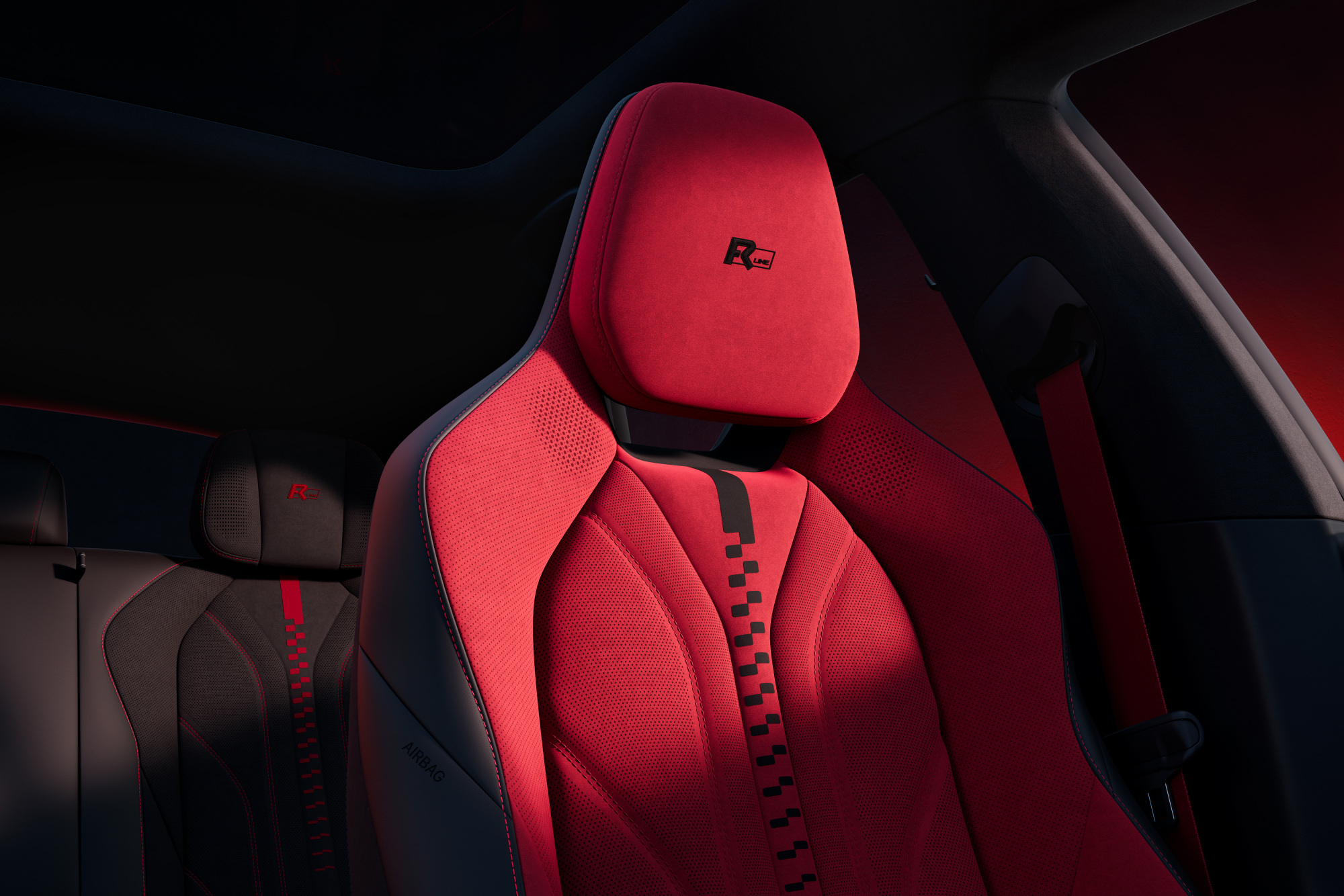 极氪001也要来了，红黑内饰看起来更加运动了。新车拥有925匹最大马力，最快零百