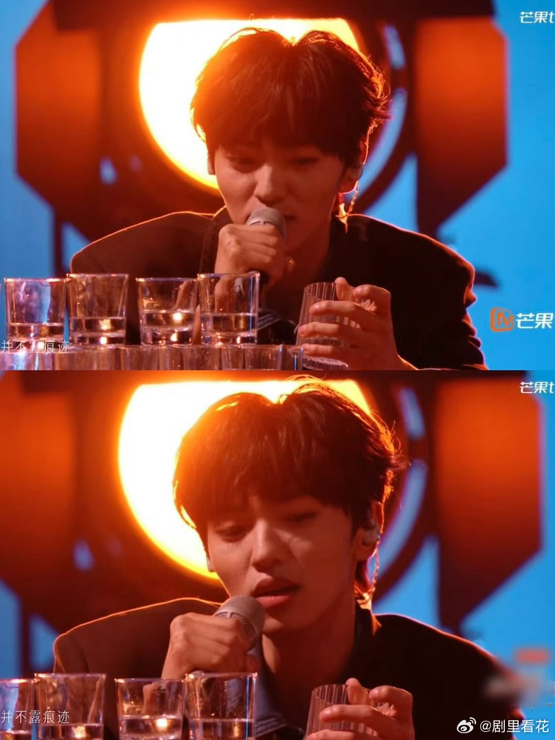 管健嘉晨你的眼神零帧起演🤍没有预热直接入戏，管健嘉晨舞台情绪把控力超强，深情演
