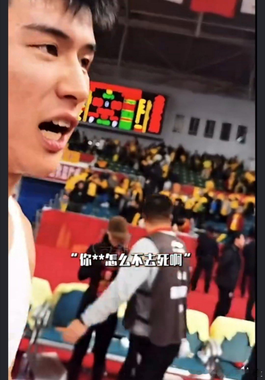 这种球迷就是走火入魔了，山西球迷主场骂陈家政“你怎么不去死”，这是篮球比赛不是世
