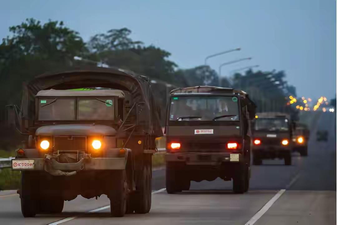 泰柬刚坐上谈判桌，美方拨通洪玛奈电话，特朗普政府果然来抢功了