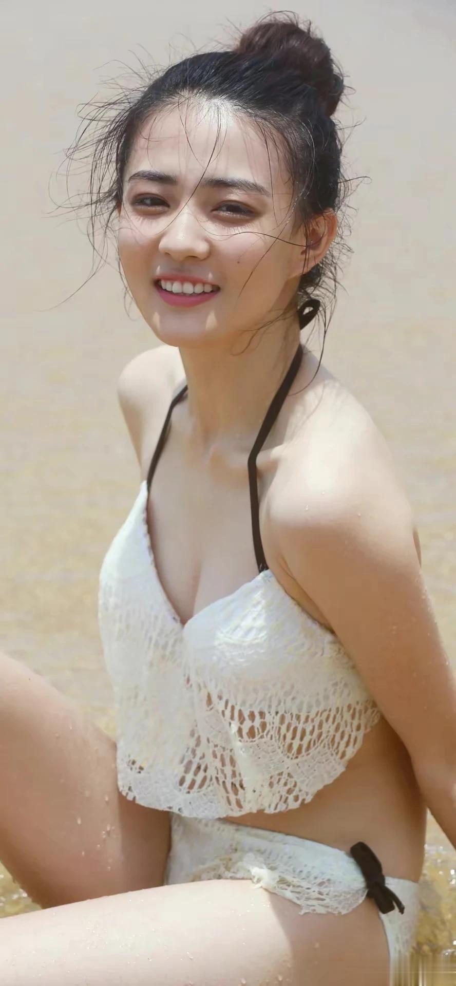 徐璐真的是是一位摄人心魄的女星，她的美貌、身材、气质和性格都令人赞叹不已。

她